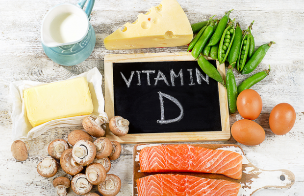 Alimentos com vitamina D salmão ovos queijo manteiga