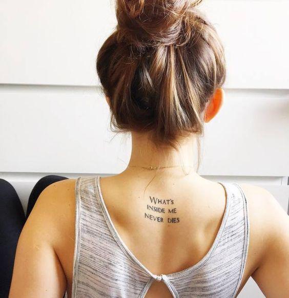 frases para tatuagem feminina nas costas 8