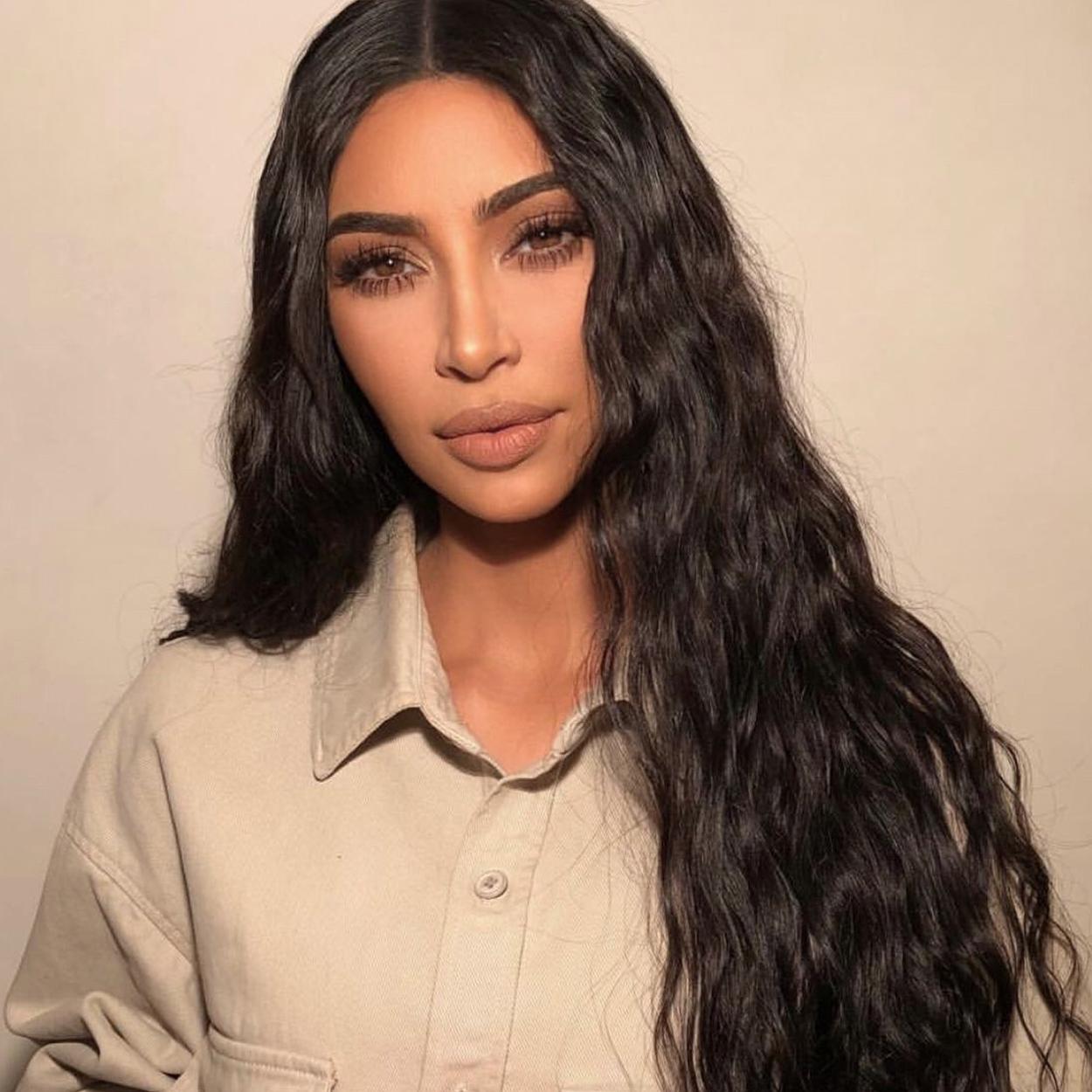 Kim Kardashian - anis estrelado para crescer o cabelo
