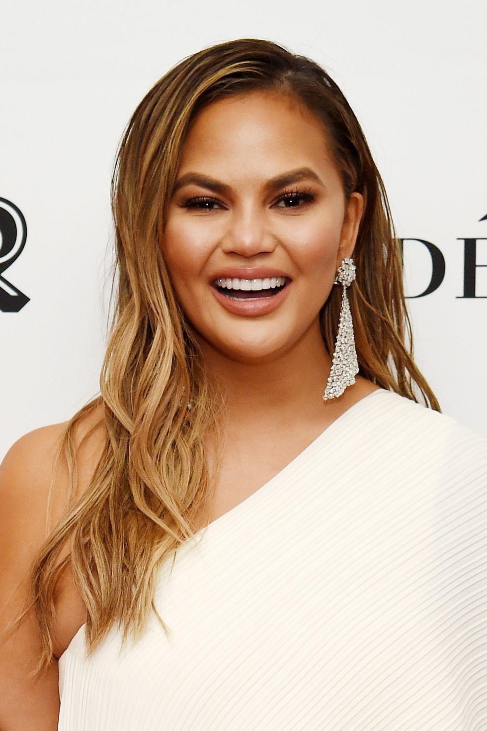 chrissy-teigen-attends-the-2018-glamour-women-of-the-year-news-photo-1060840938-1547142507