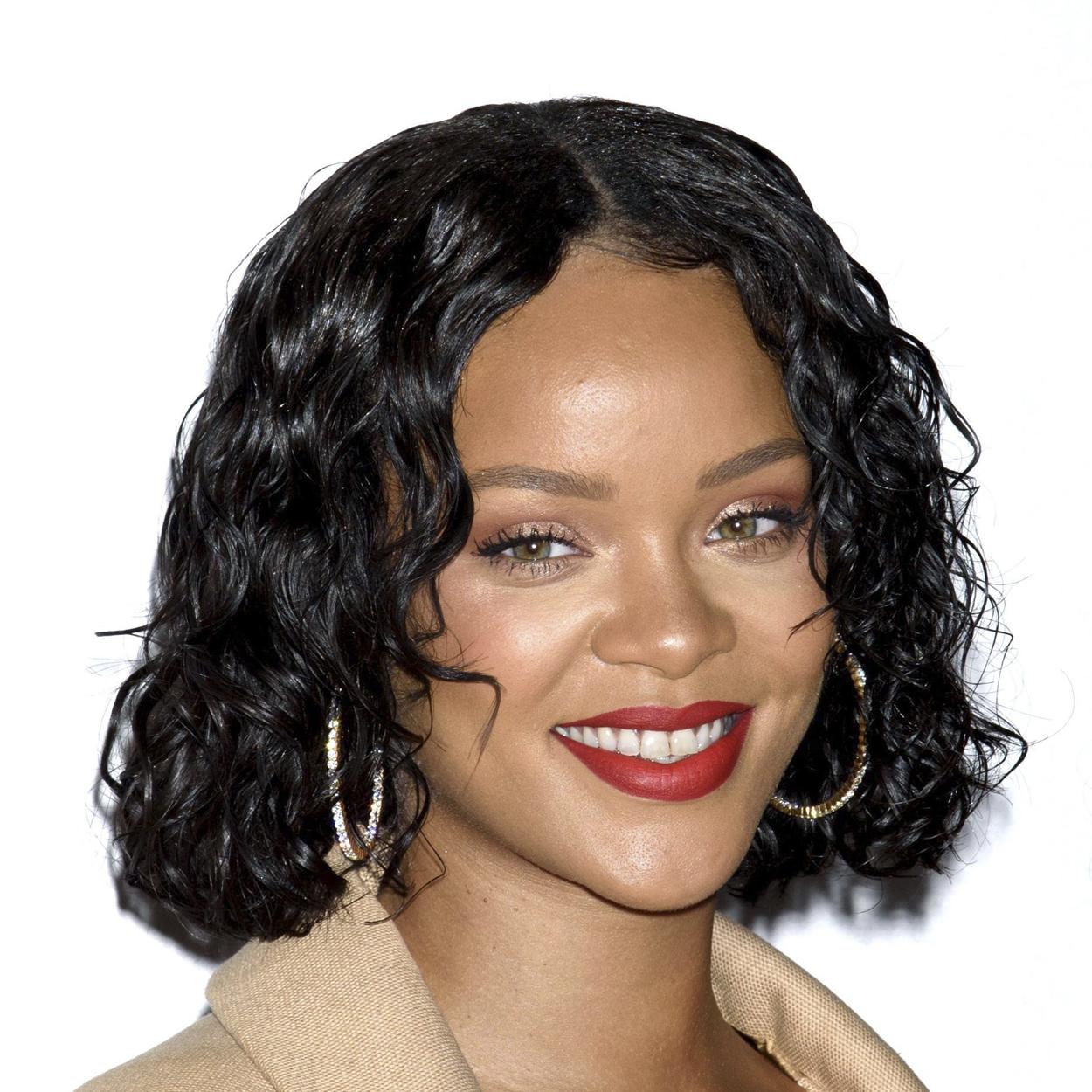 Rihanna cabelo long bob