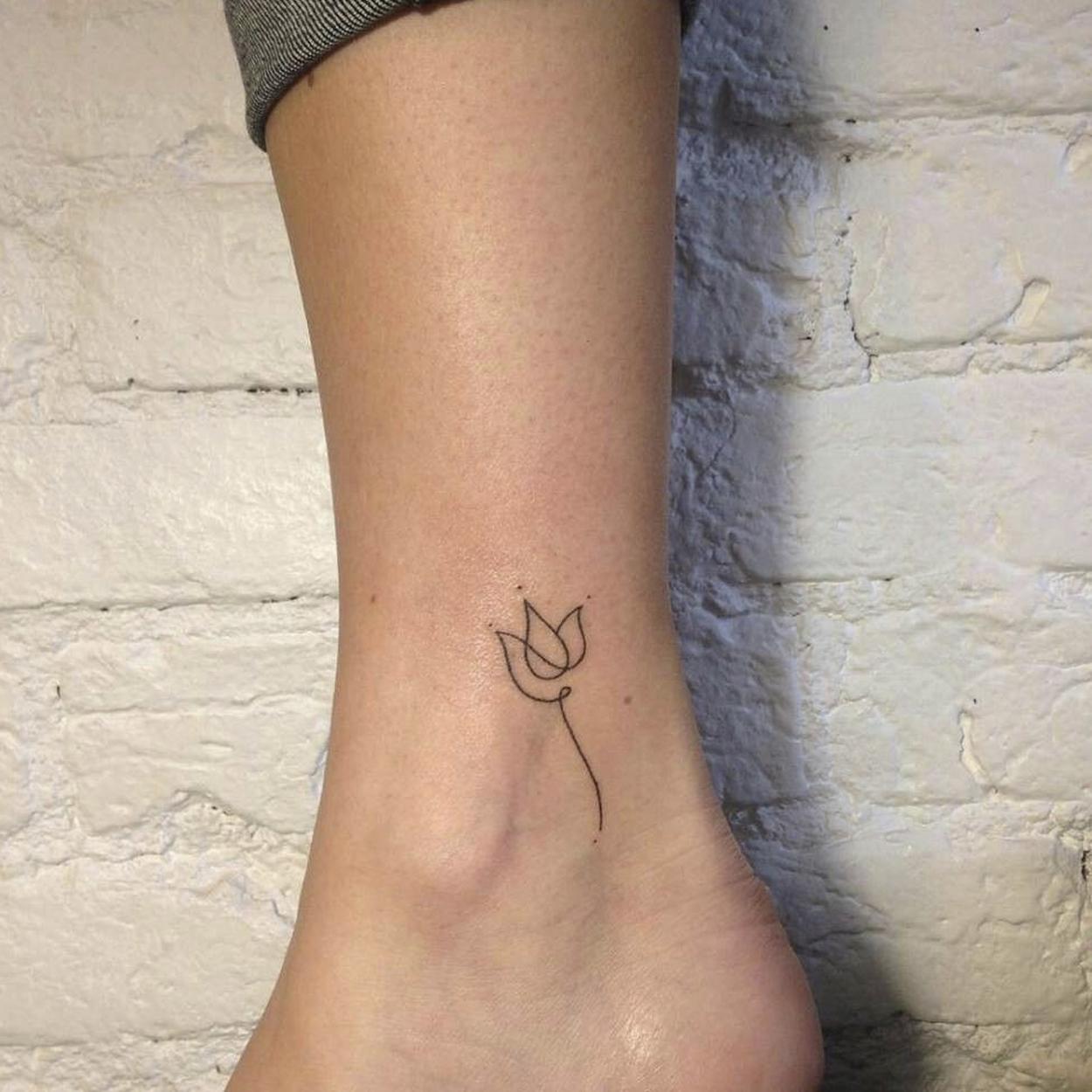 tattoos femininas minimalistas