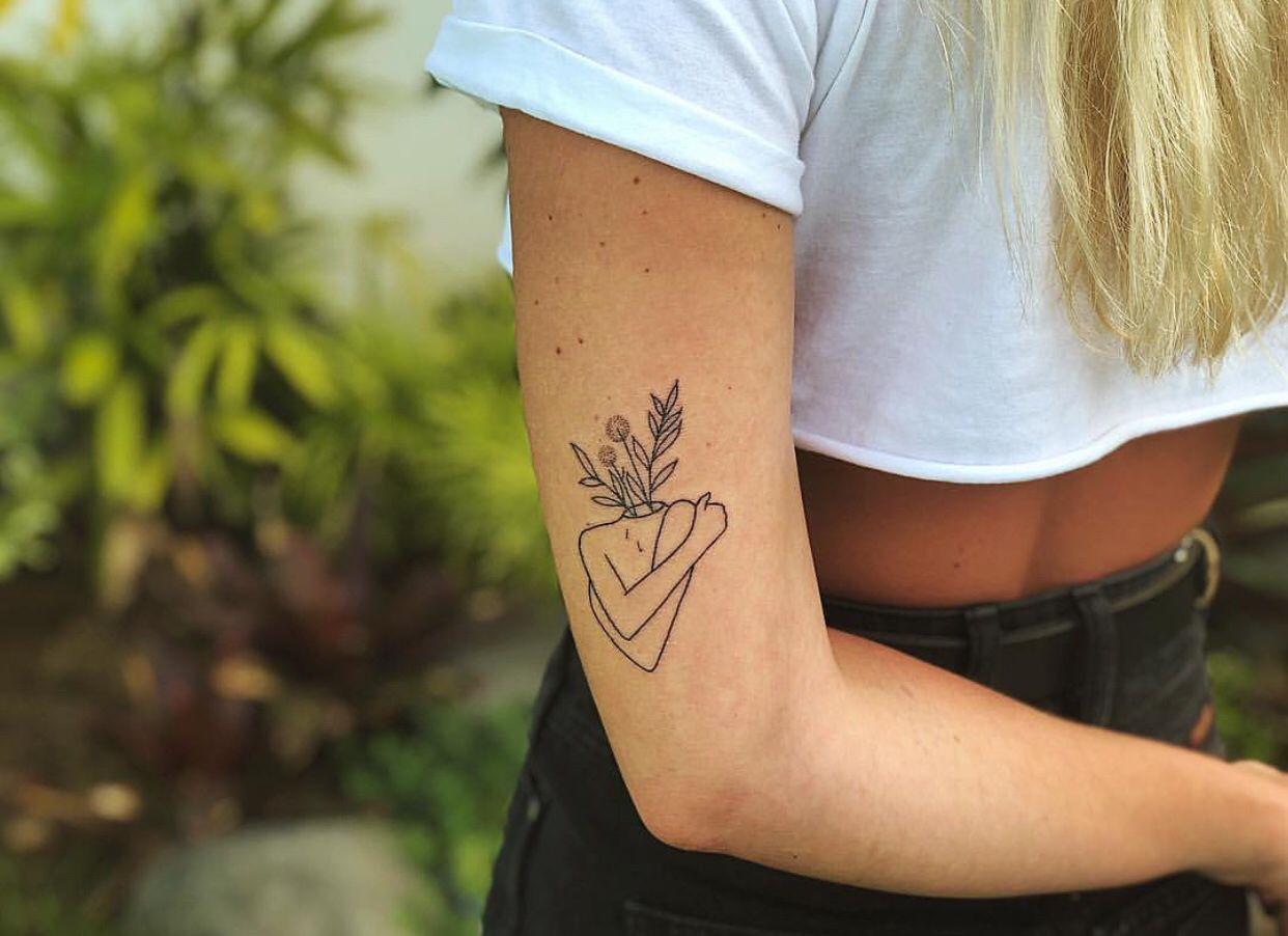 Tatuagens minimalistas: 46 ideias delicadas e super femininas – Blog da  Pajaris | Biquínis, Moda, Viagens e Vida Solar