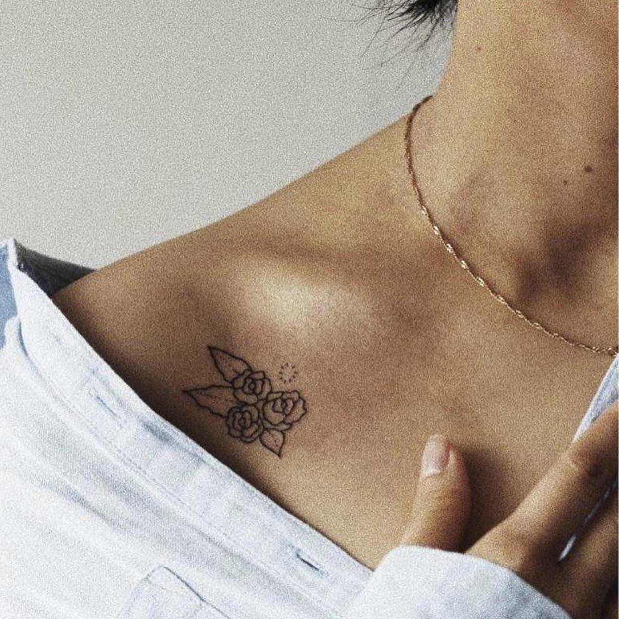 tattoo minimalista ombro
