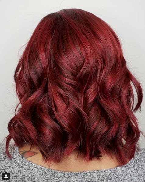 cabelo vermelho cereja