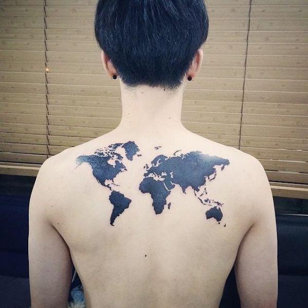 tatuagem de mapa mundi