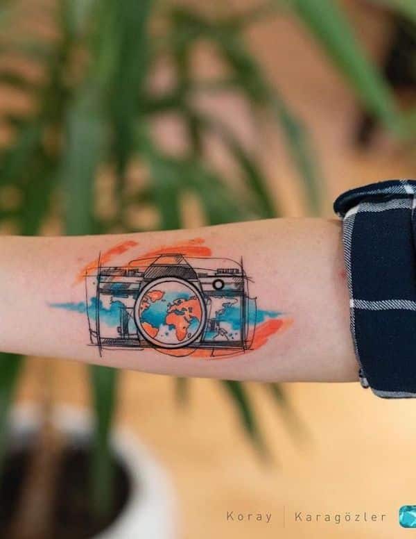 tatuagem colorida de camera fotografica