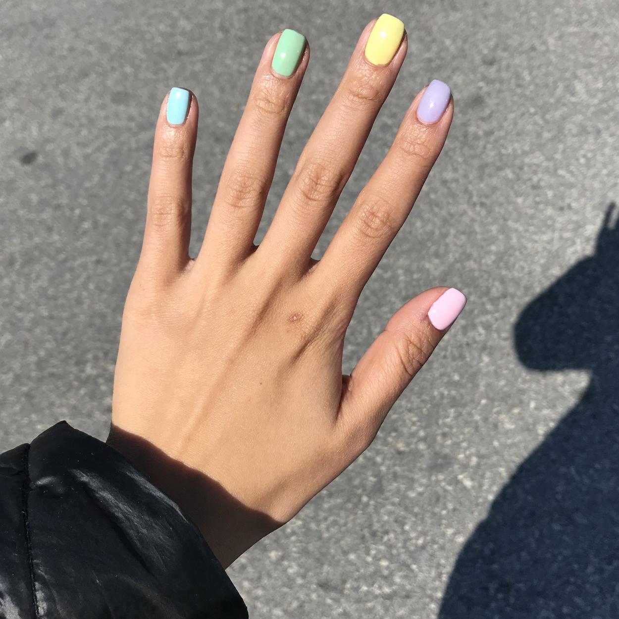manicure multicolorida