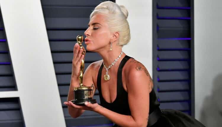 Lady Gaga recebe o Oscar por Nasce Uma Estrela