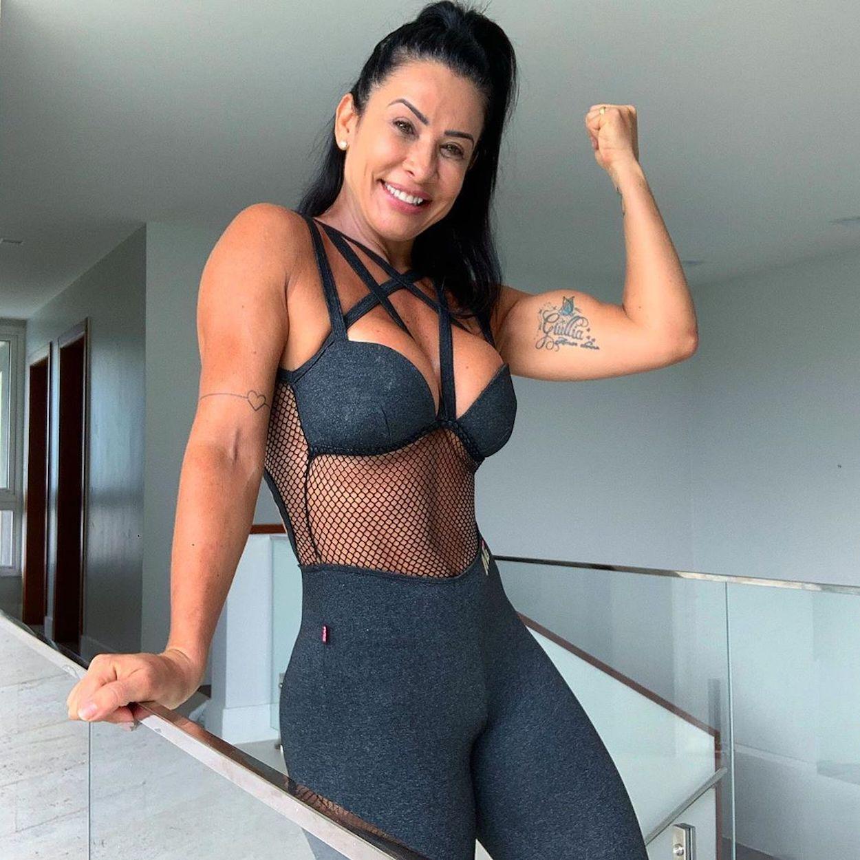looks fitness das famosas Scheila Carvalho 