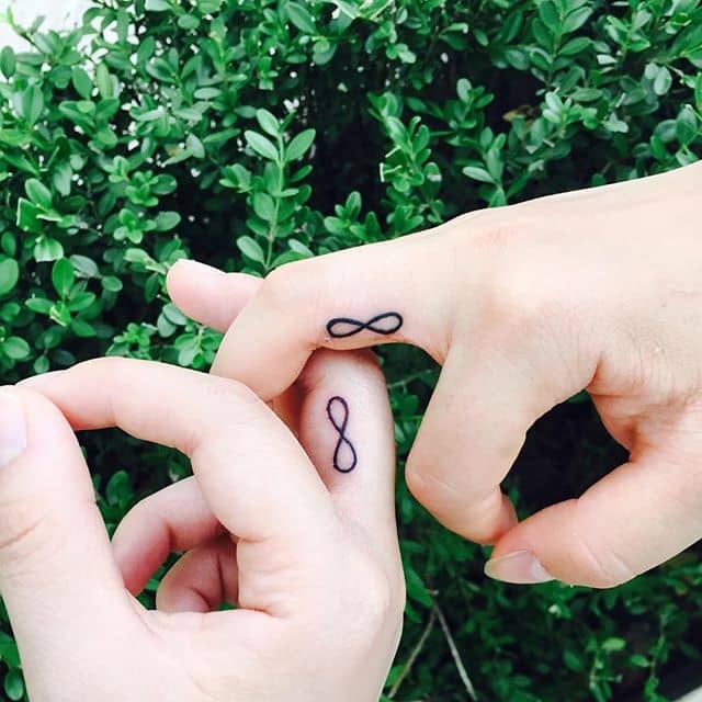 simbolo do infinita tatuagem casal