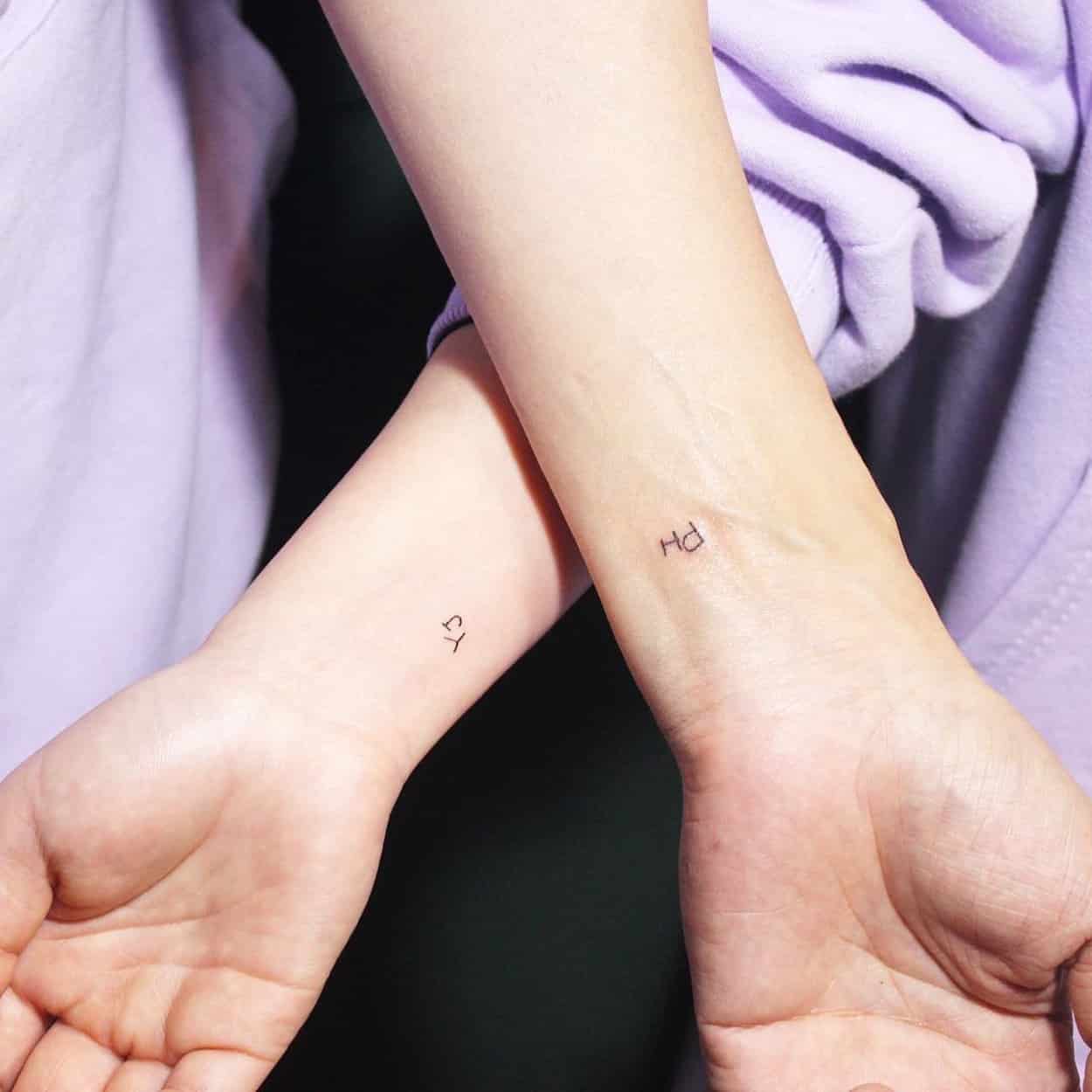 tattoo iniciais paj