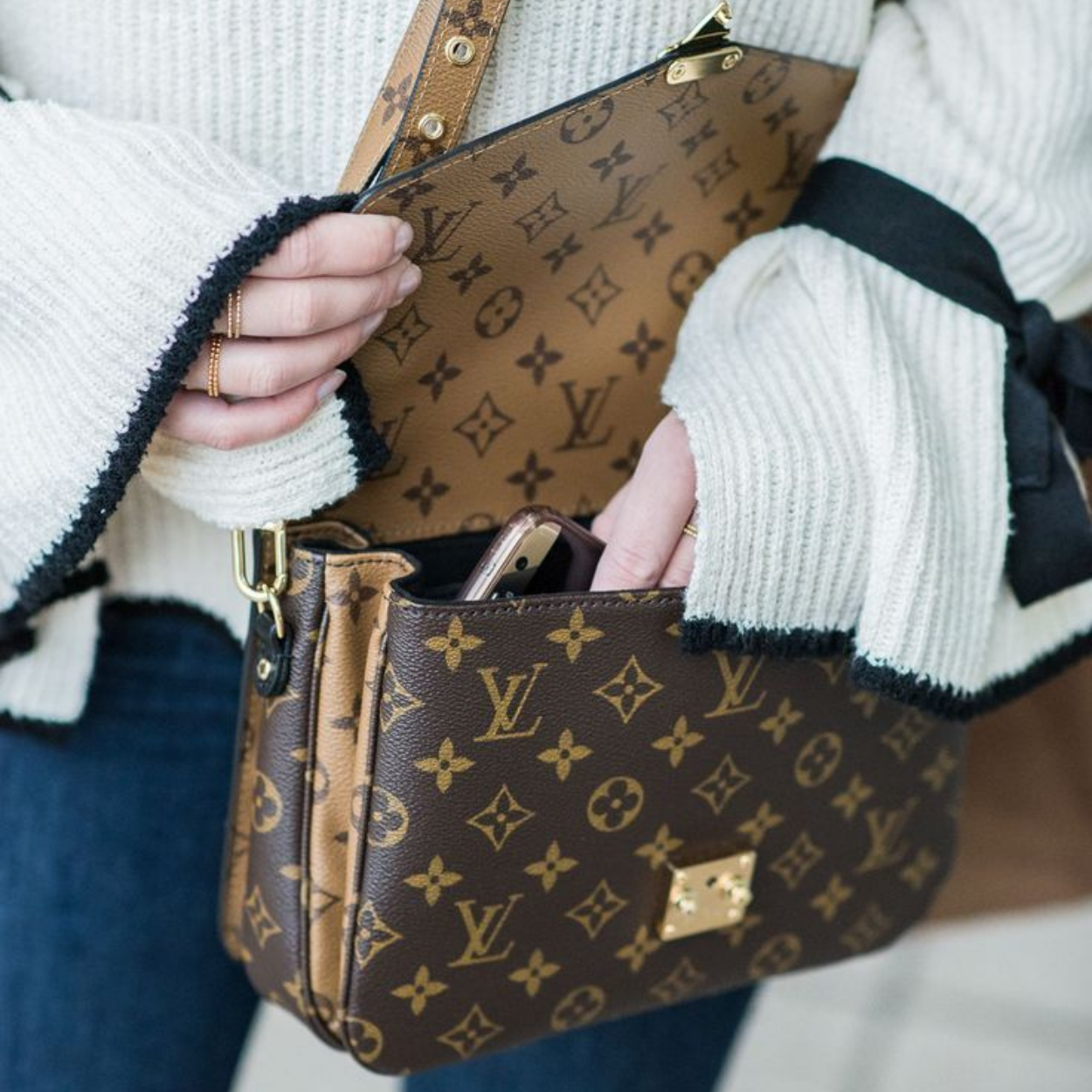 Uma bolsa original Louis Vuitton deve ter costura perfeita