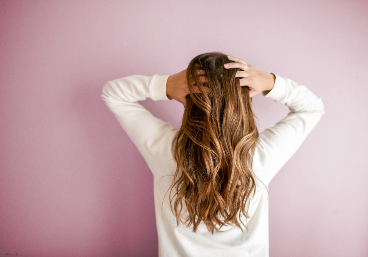 Saiba as causas para queda de cabelo