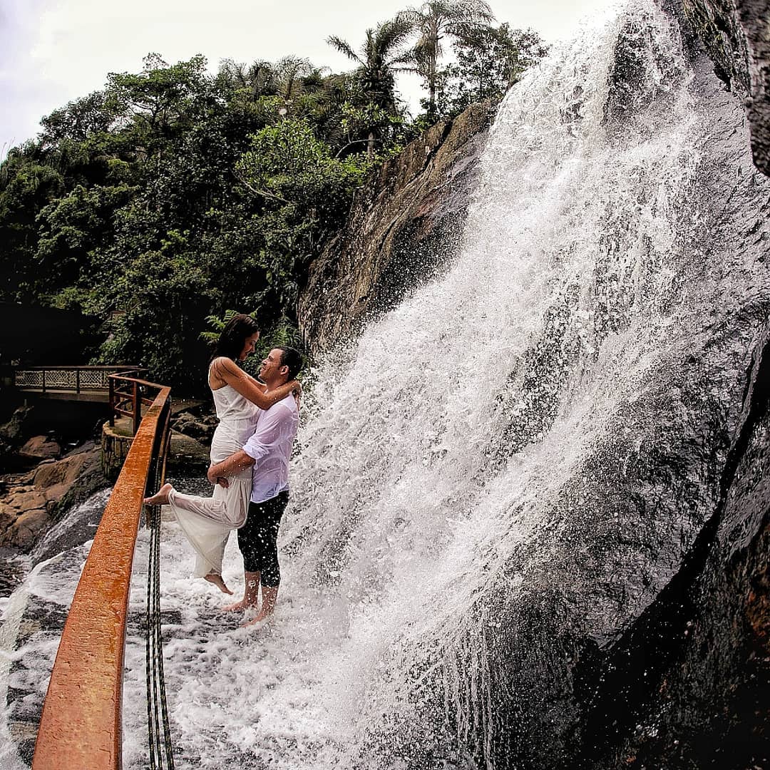 cachoeira da praia de Iporanga