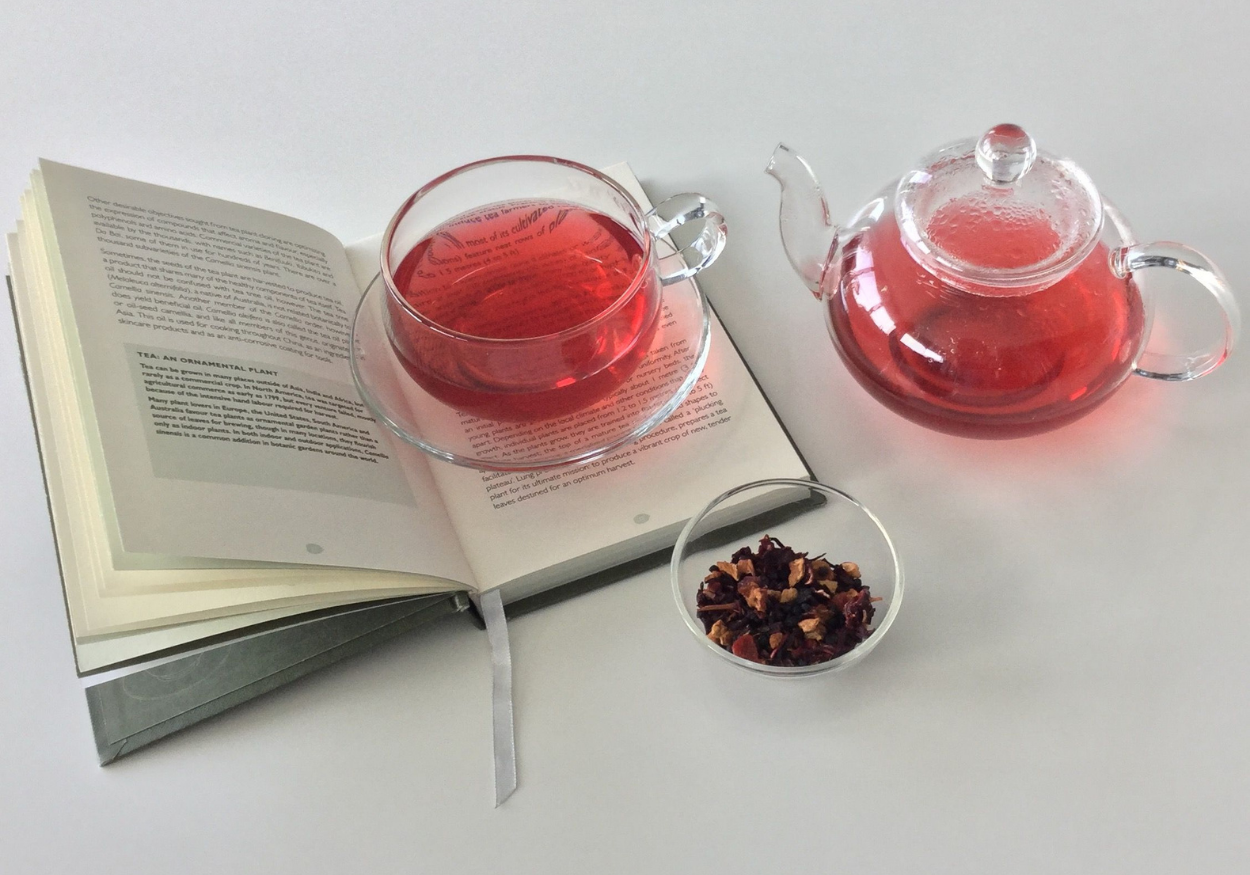 O chá vermelho é advindo da mesma erva do chá branco, chá preto e chá verde