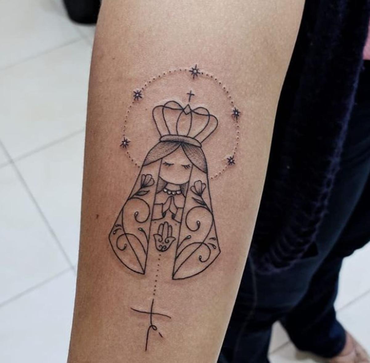 Tatuagem de Nossa Senhora inspirações para mostrar devoção