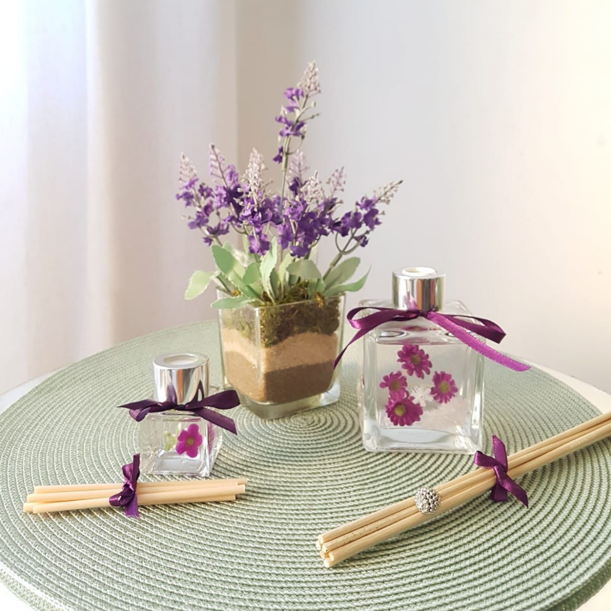 Violeta, lavandas, orquídeas e outras ficam lindas na decoração