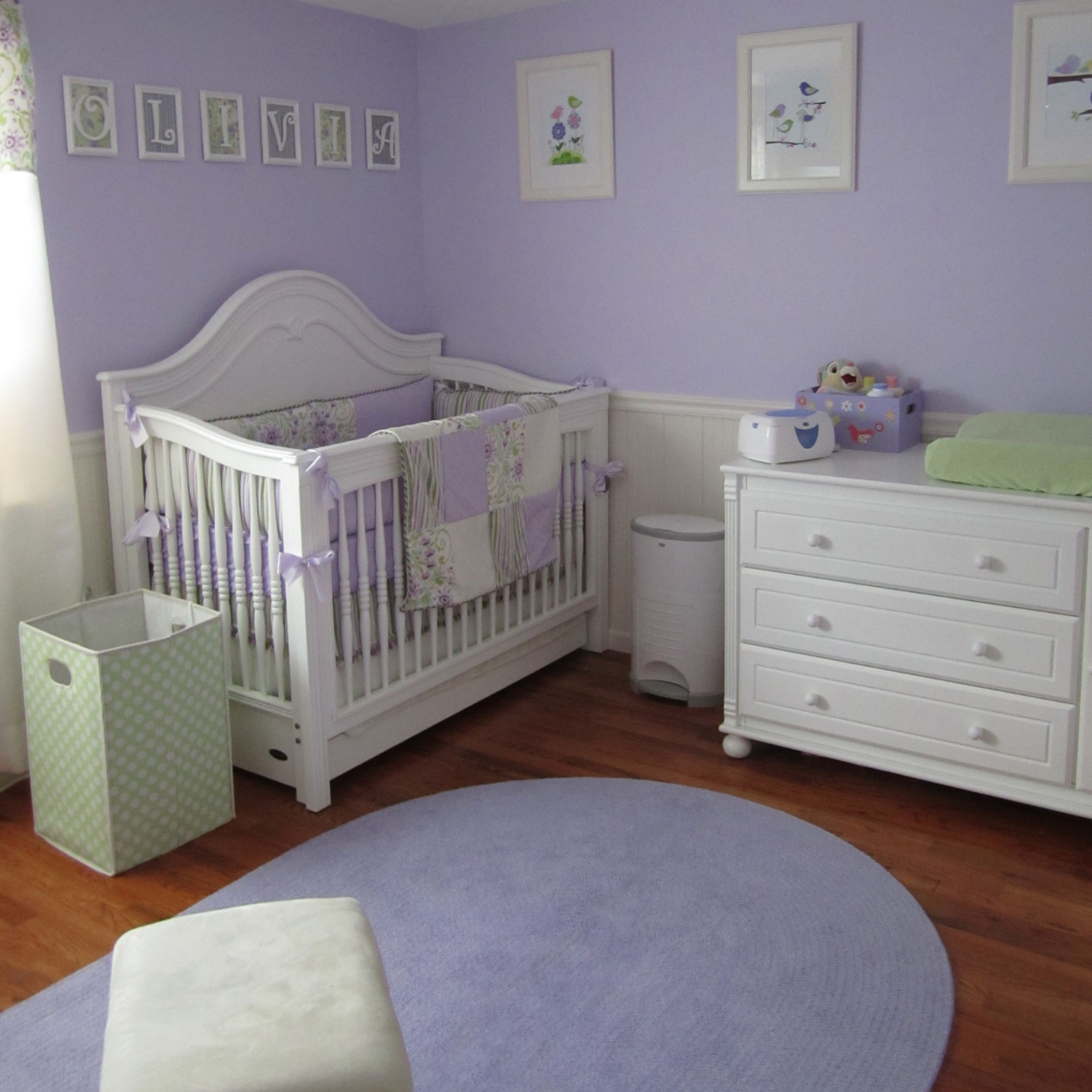 O lilás fica lindo em quartos de bebê