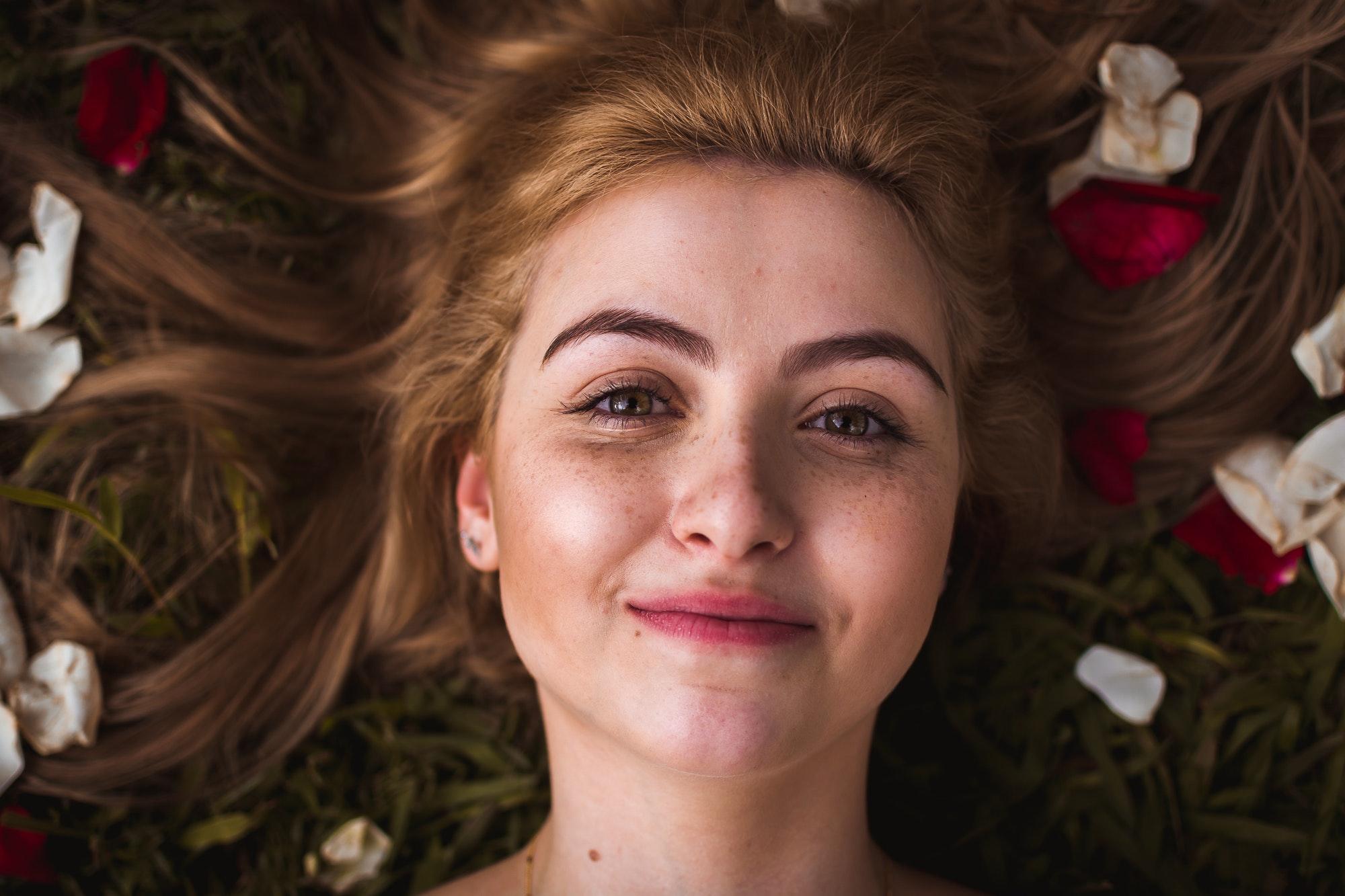 Aplicação de botox transforma o rosto em mais jovem e bonito
