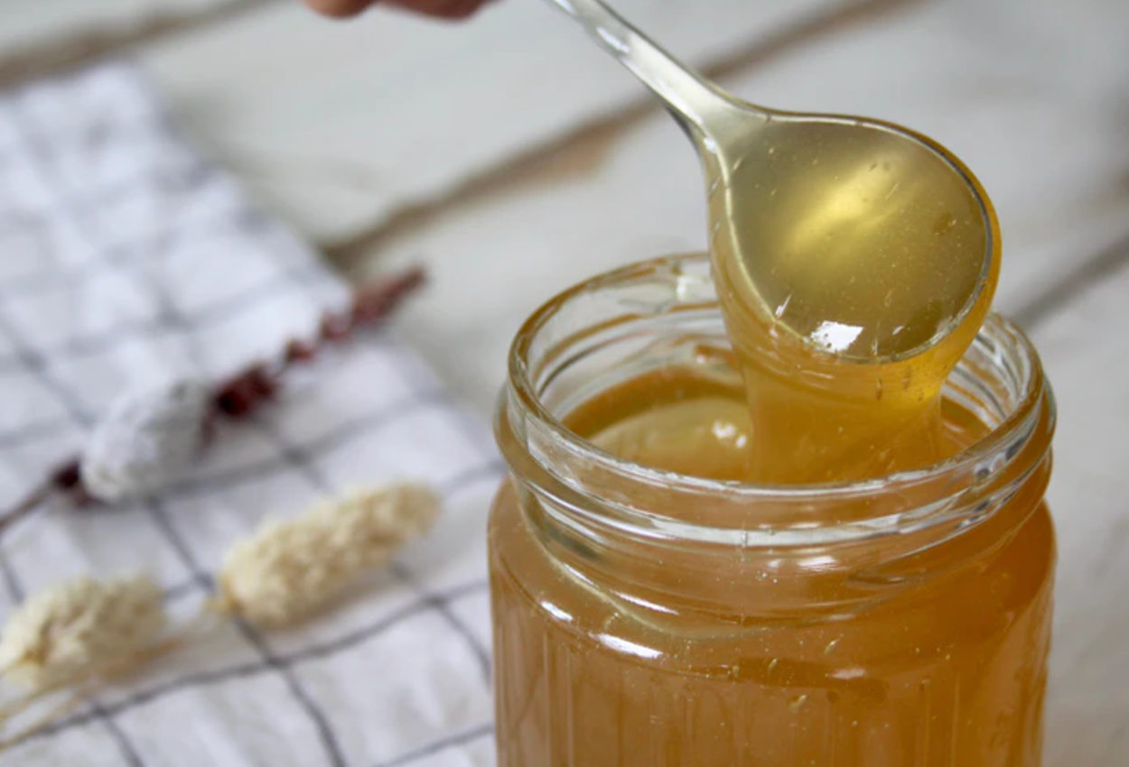 Receitas caseiras de hidratação com óleo de rícino e mel