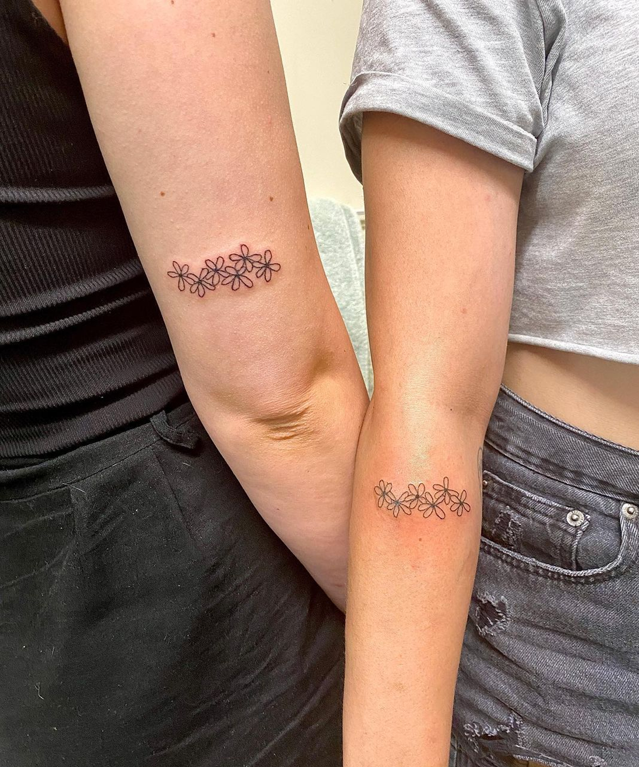 tatuagem de amigas delicadas