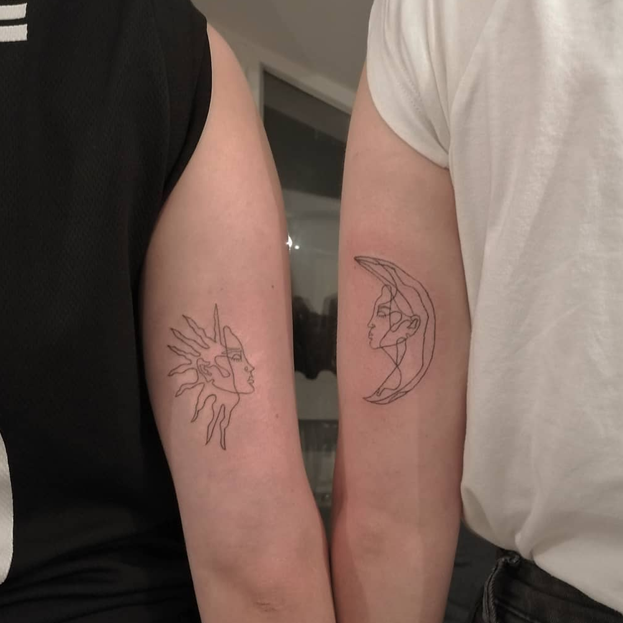 tatuagem de amigas sol e lua