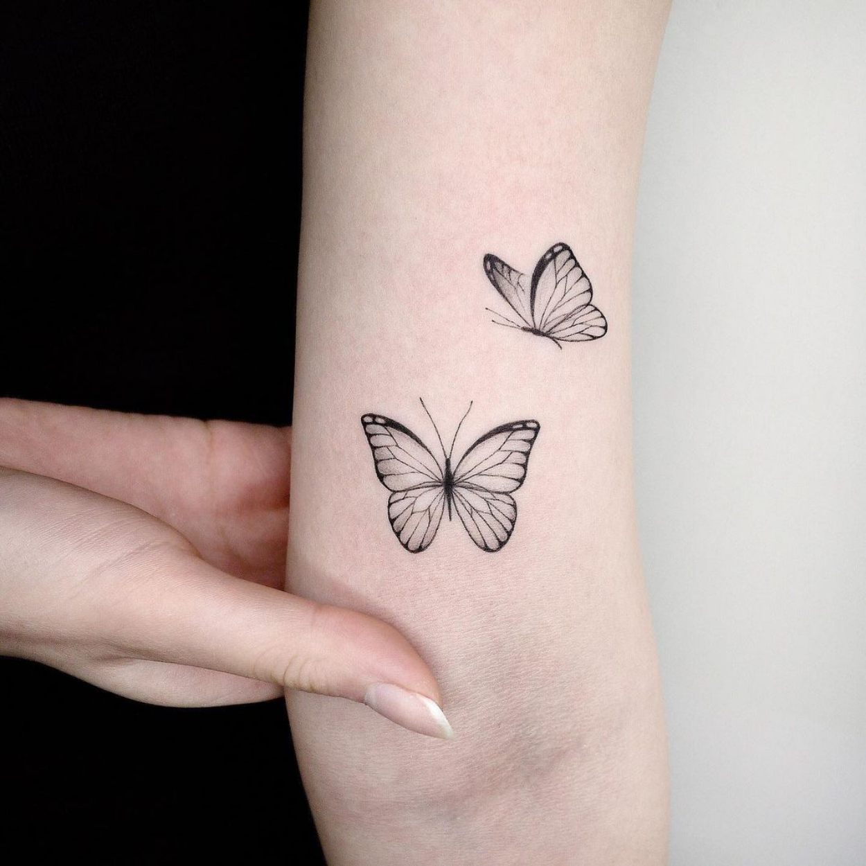 tatuagem de duas borboletas no braço
