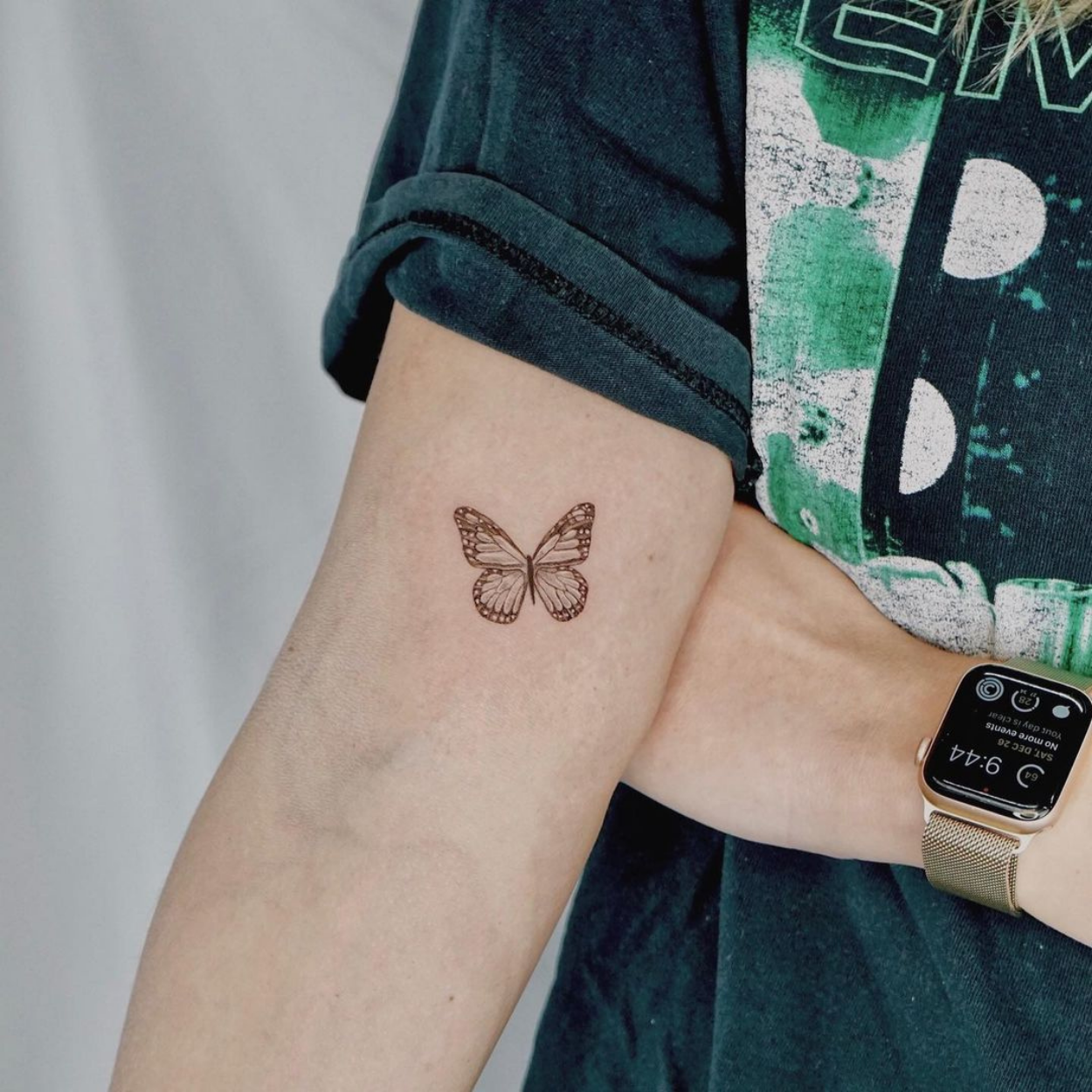 tatuagem de borboleta pequena no braço