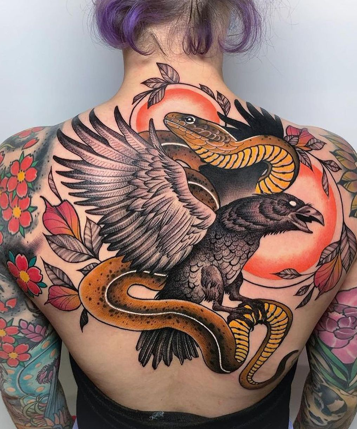 tatuagem de corvo colorida