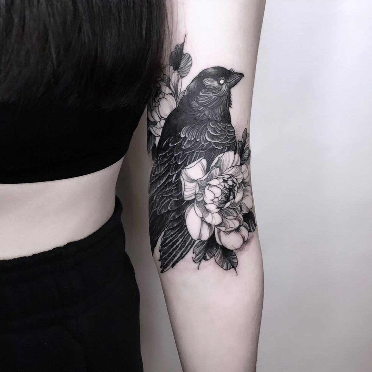 tatuagem de corvo no braço