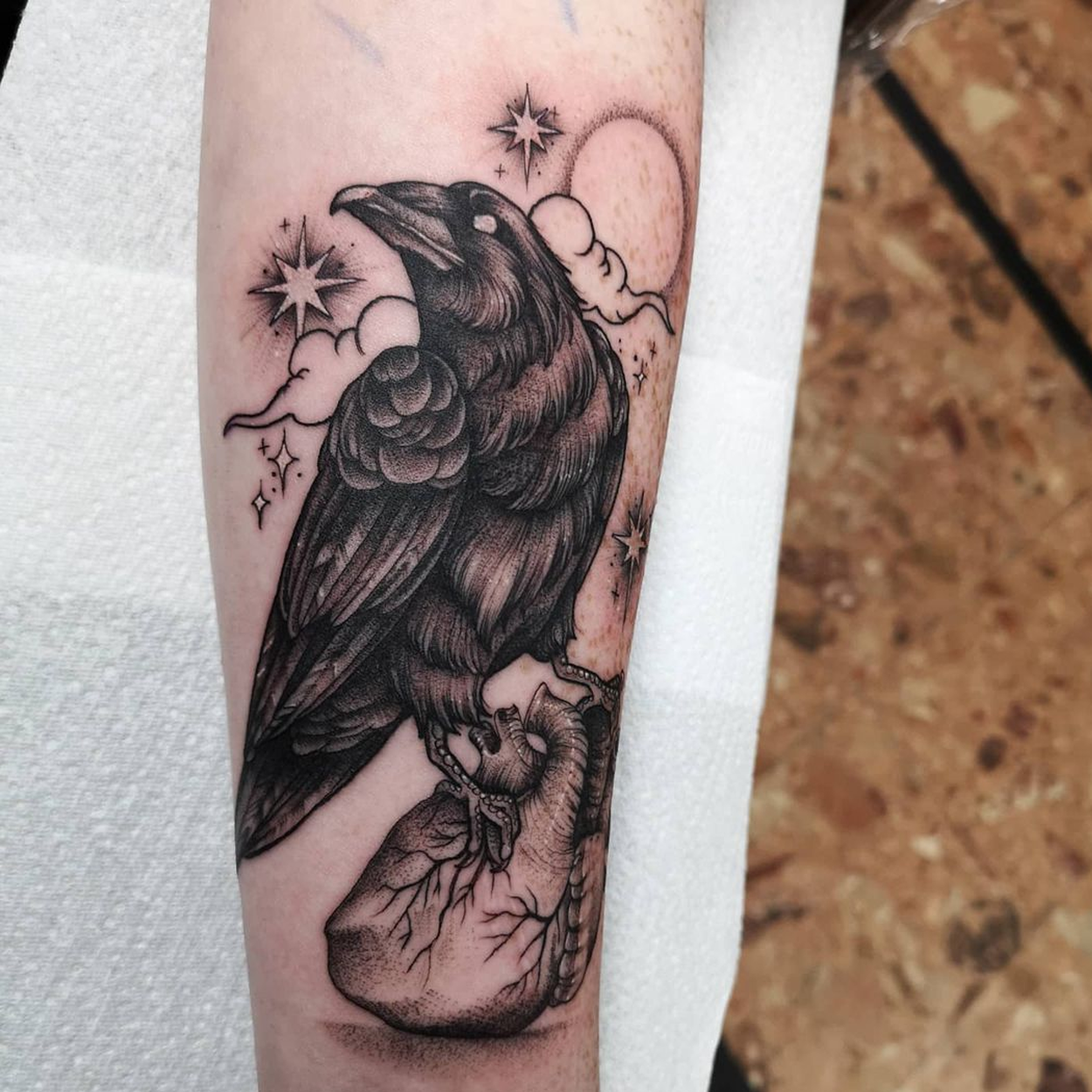 tatuagem de corvo realista
