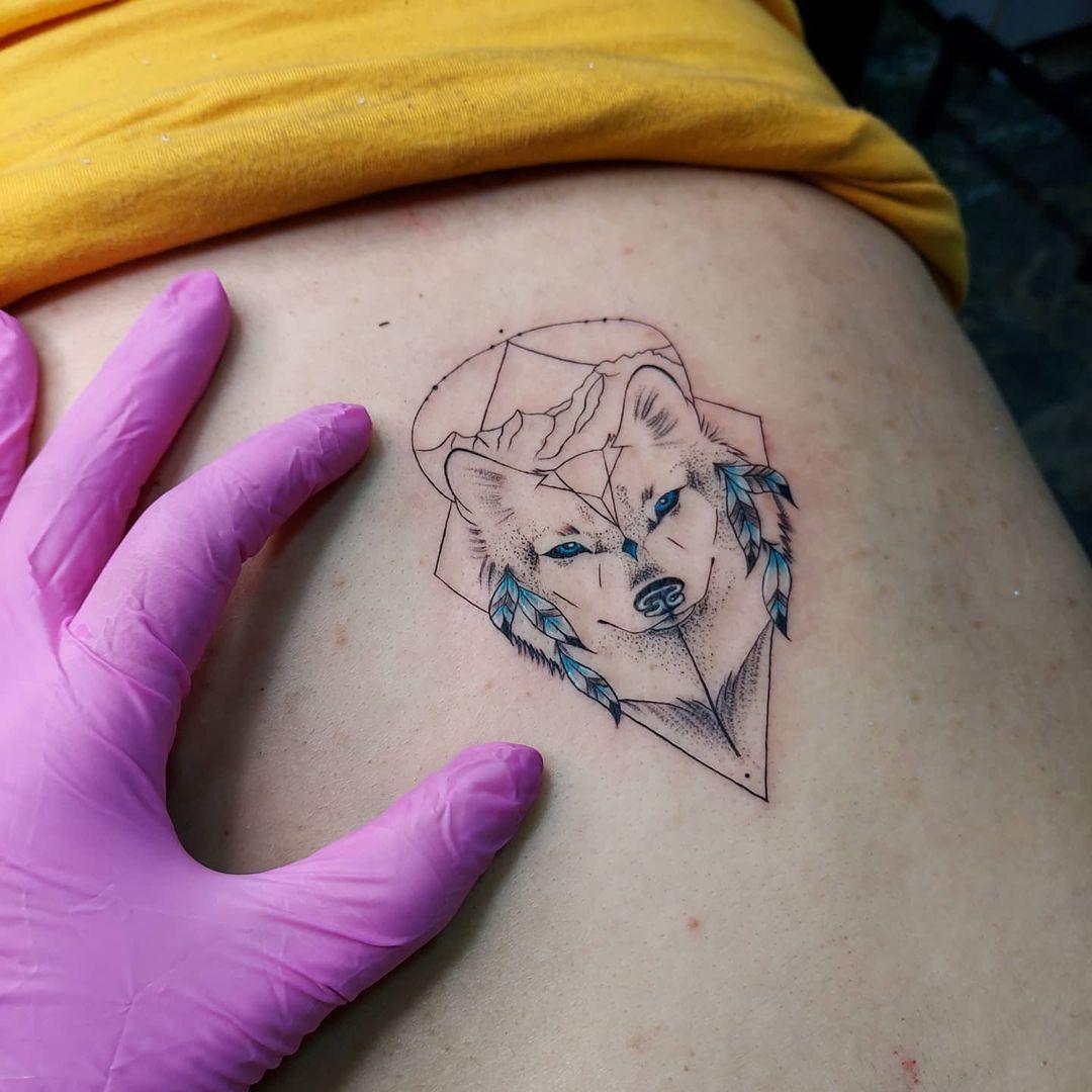 Tatuagem de lobo veja o significado e mais 26 ideias para