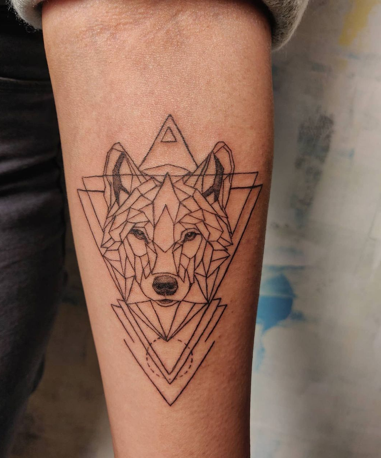 tatuagem de lobo geométrica
