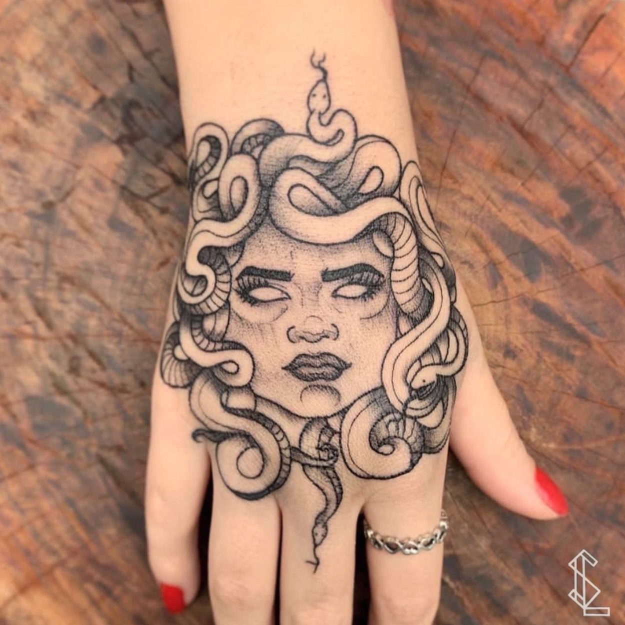 tatuagem de medusa feminina