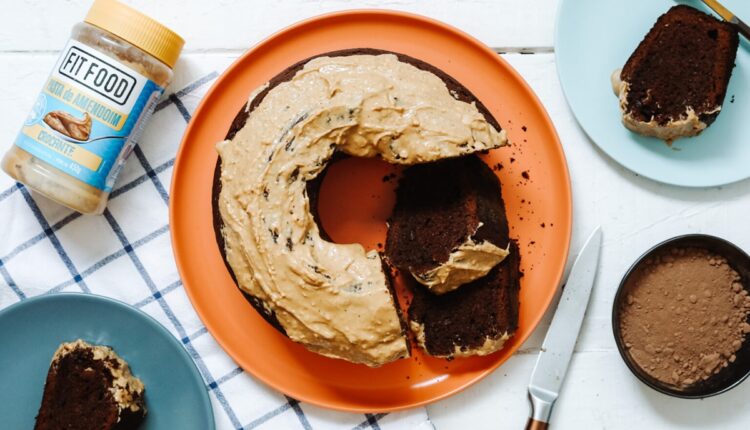 Bolo de Chocolate com Pasta de Amendoim