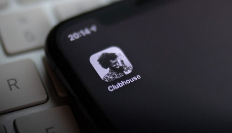 Baseada em áudios, o Clubhouse é a rede social do momento (Foto: Unsplash)