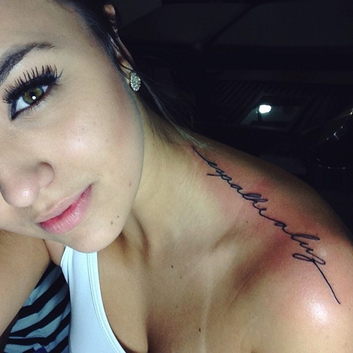 "Espalhe a luz", frase tatuada no ombro de Rafa Kalimann