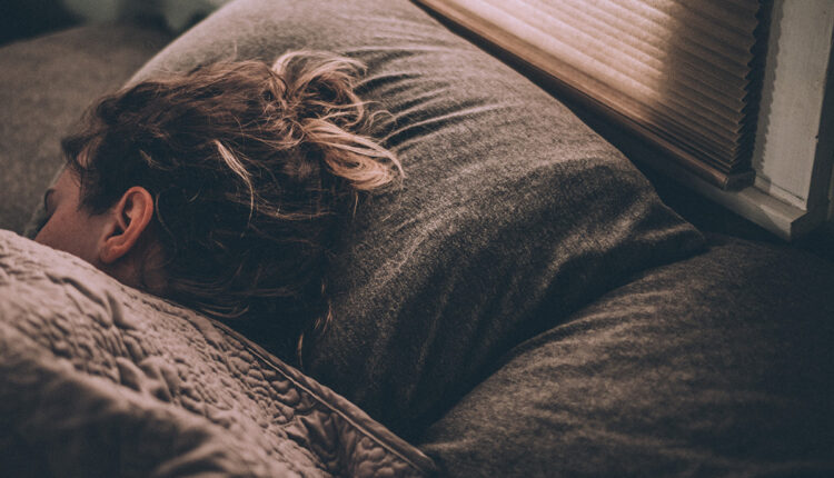 Simpatias contra a insônia podem contribuir para uma boa noite de sono (Foto: Gregory Pappas/Unsplash)