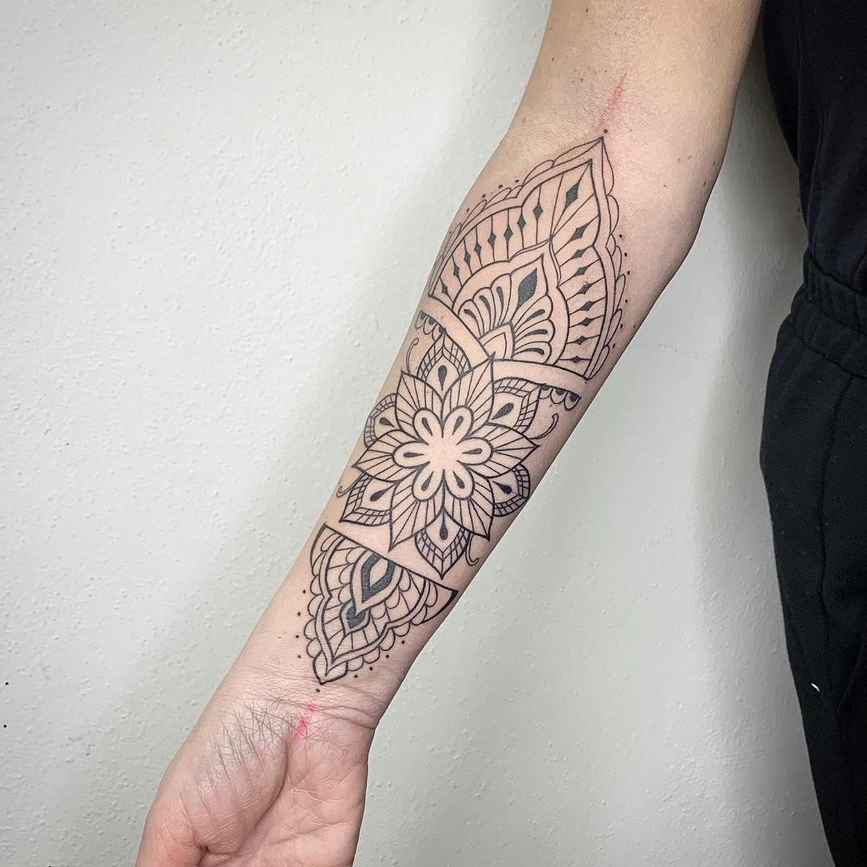 tatuagem de mandala no braço