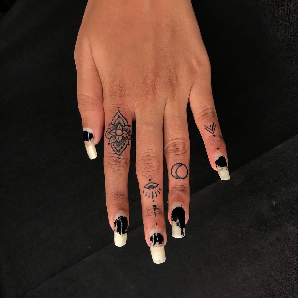 tatuagem de mandala pequena