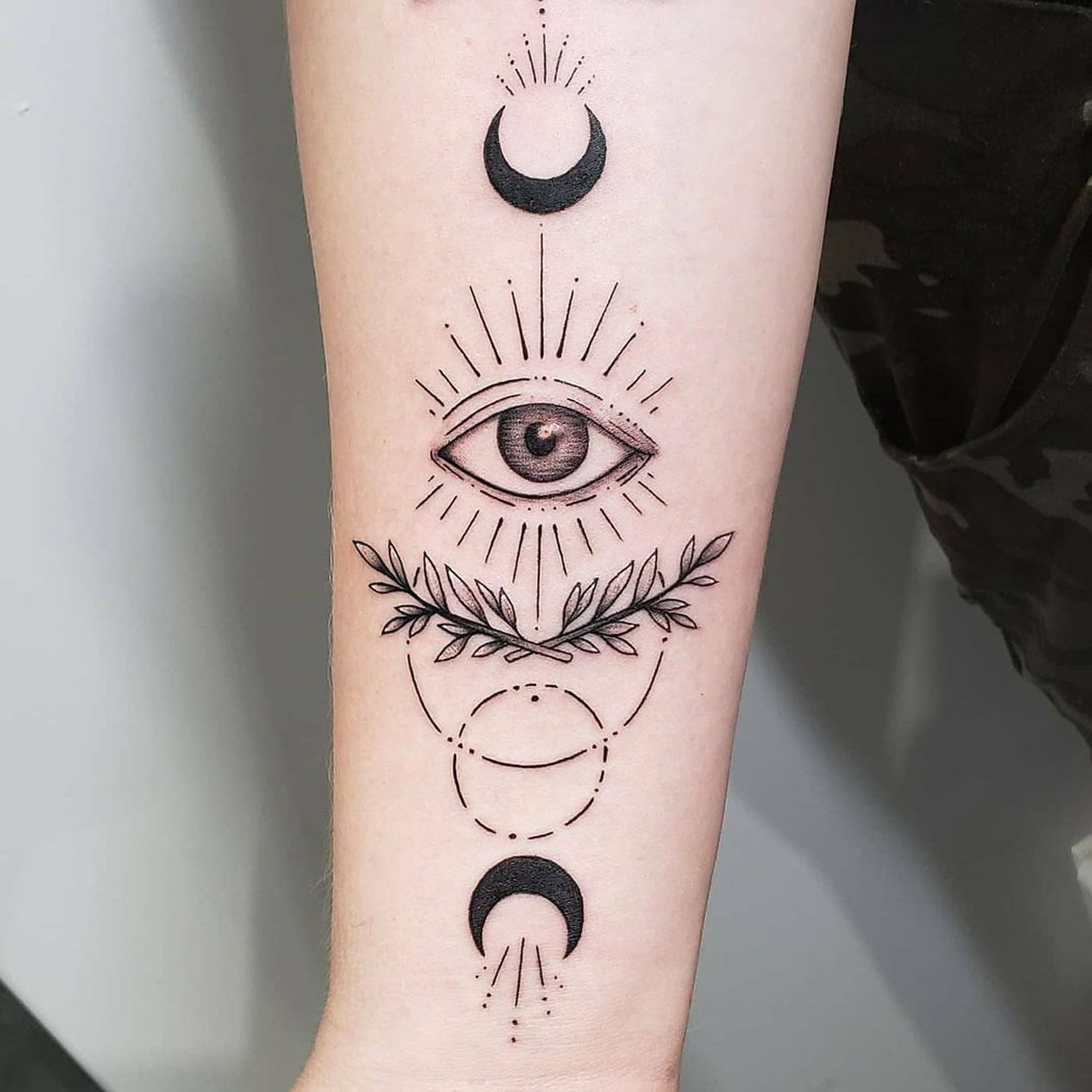 tatuagem de olho grego realista