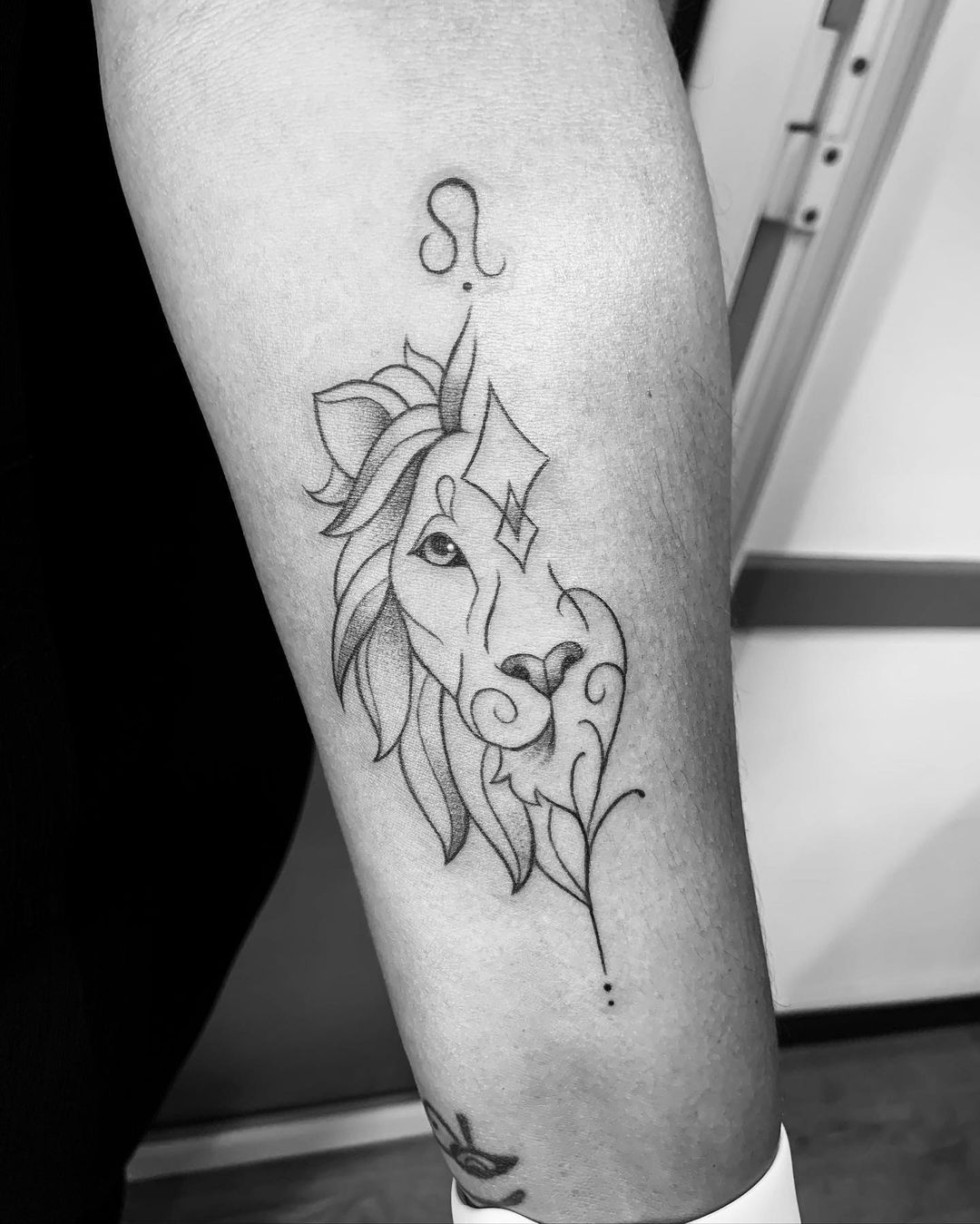 tatuagem do signo de leão 13