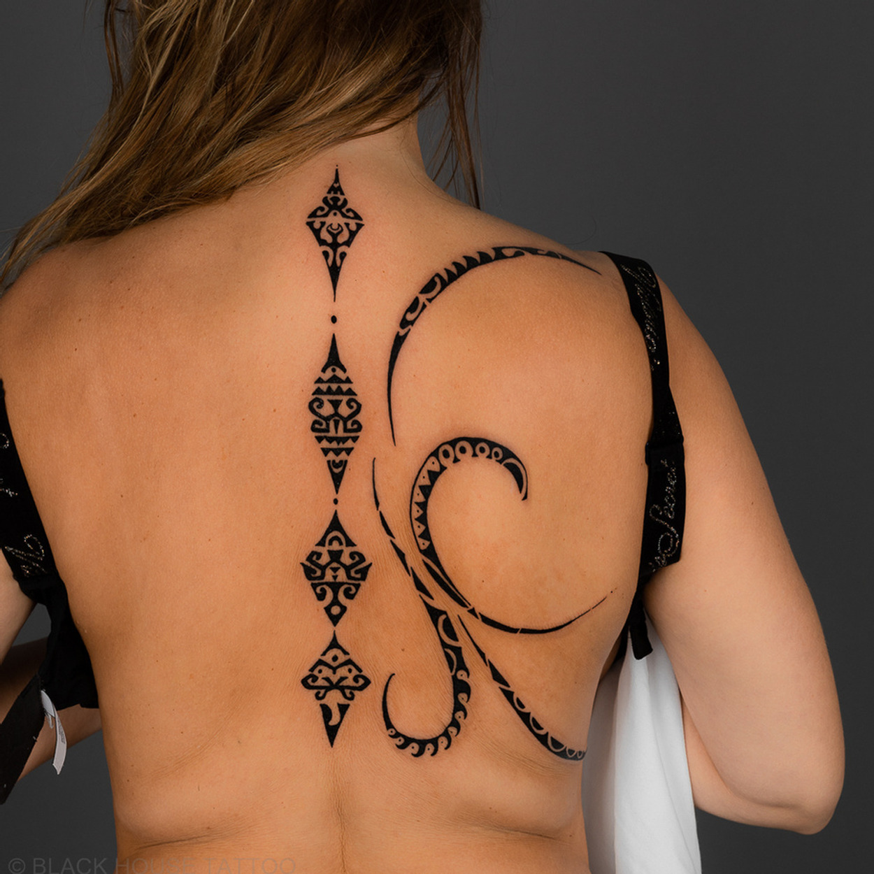 tatuagem maori feminina 