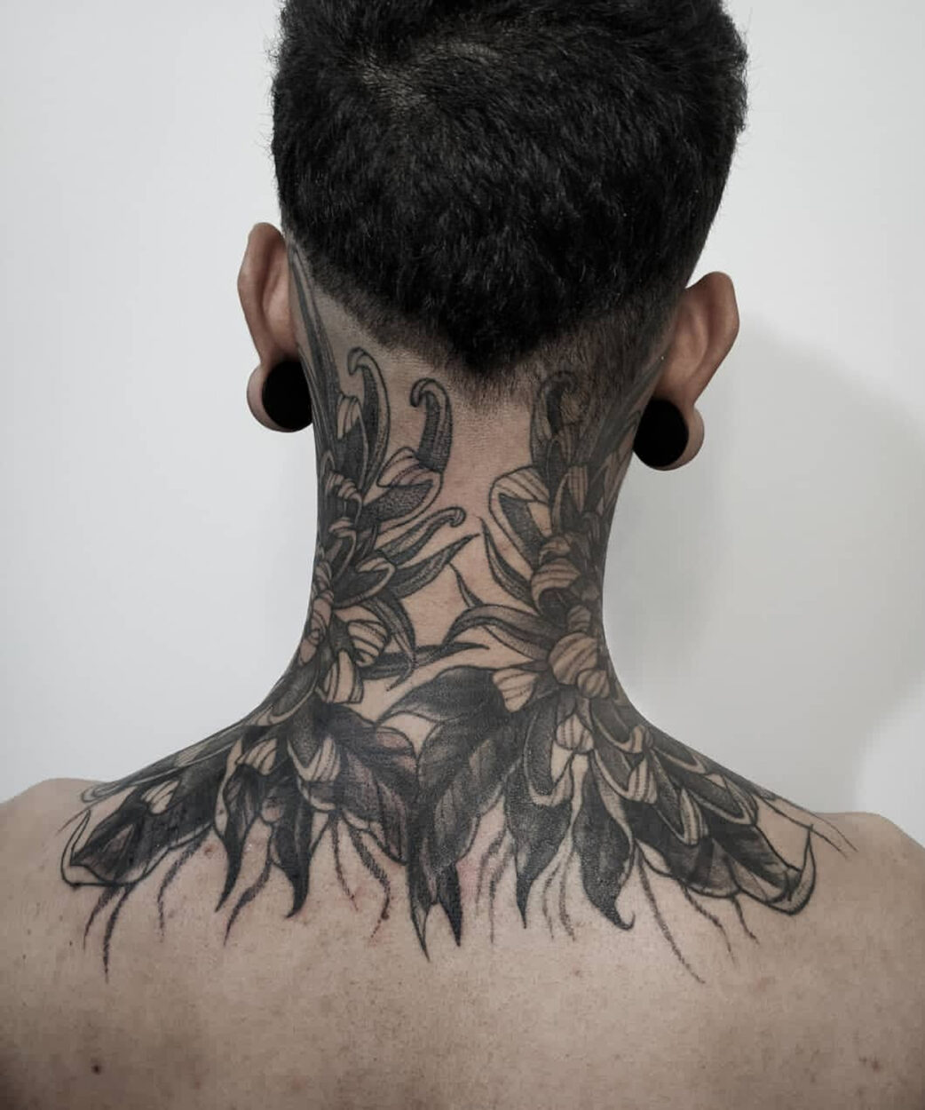 tatuagem no pescoco masculina 37 scaled
