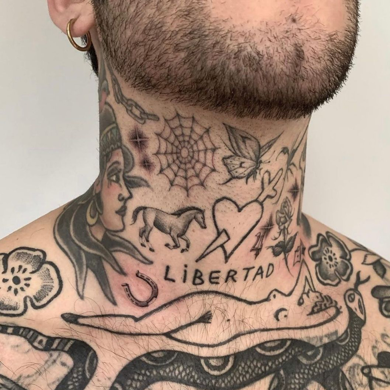 tatuagem no pescoco masculina 7