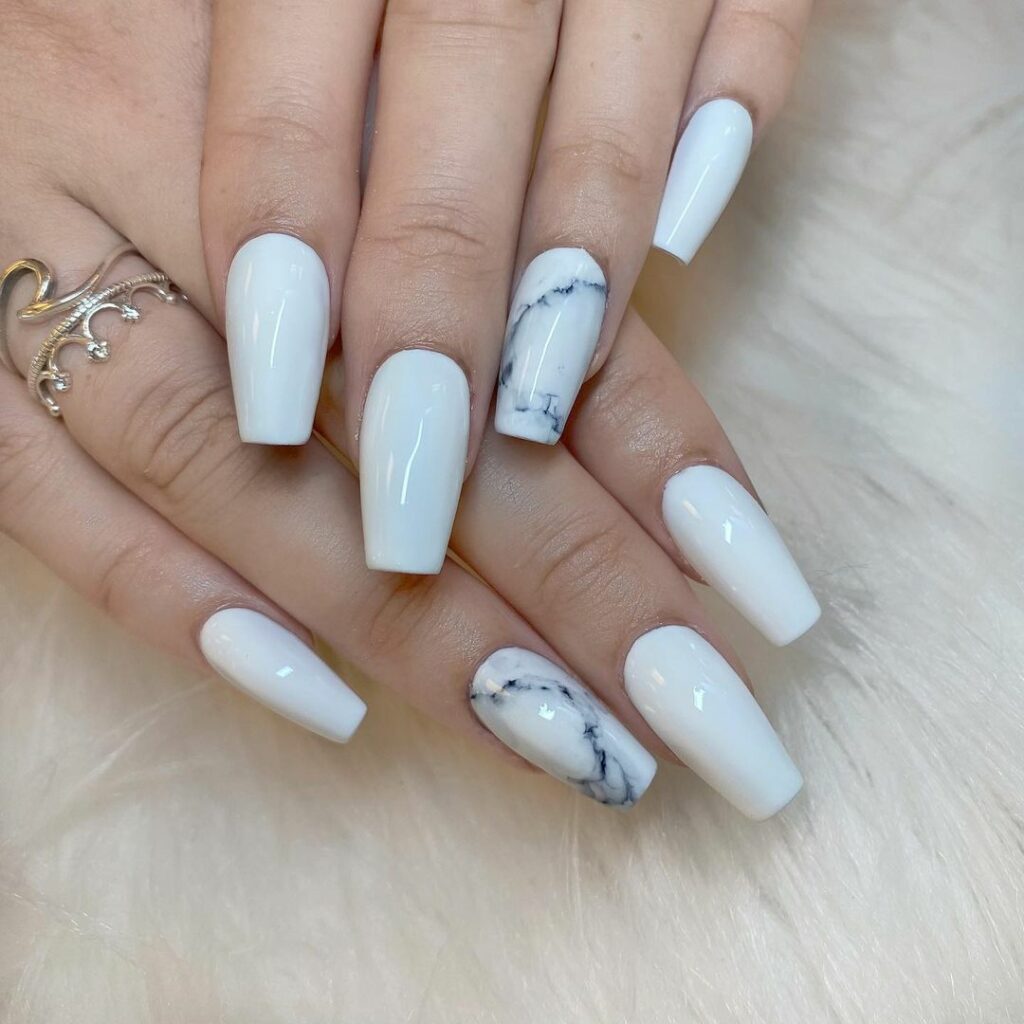 Unhas claras: 40 ideias bem delicadas para se inspirar