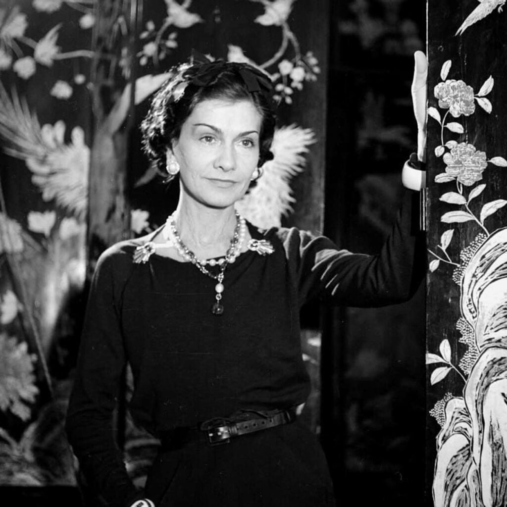 Coco Chanel: conheça a história por trás da lenda da moda