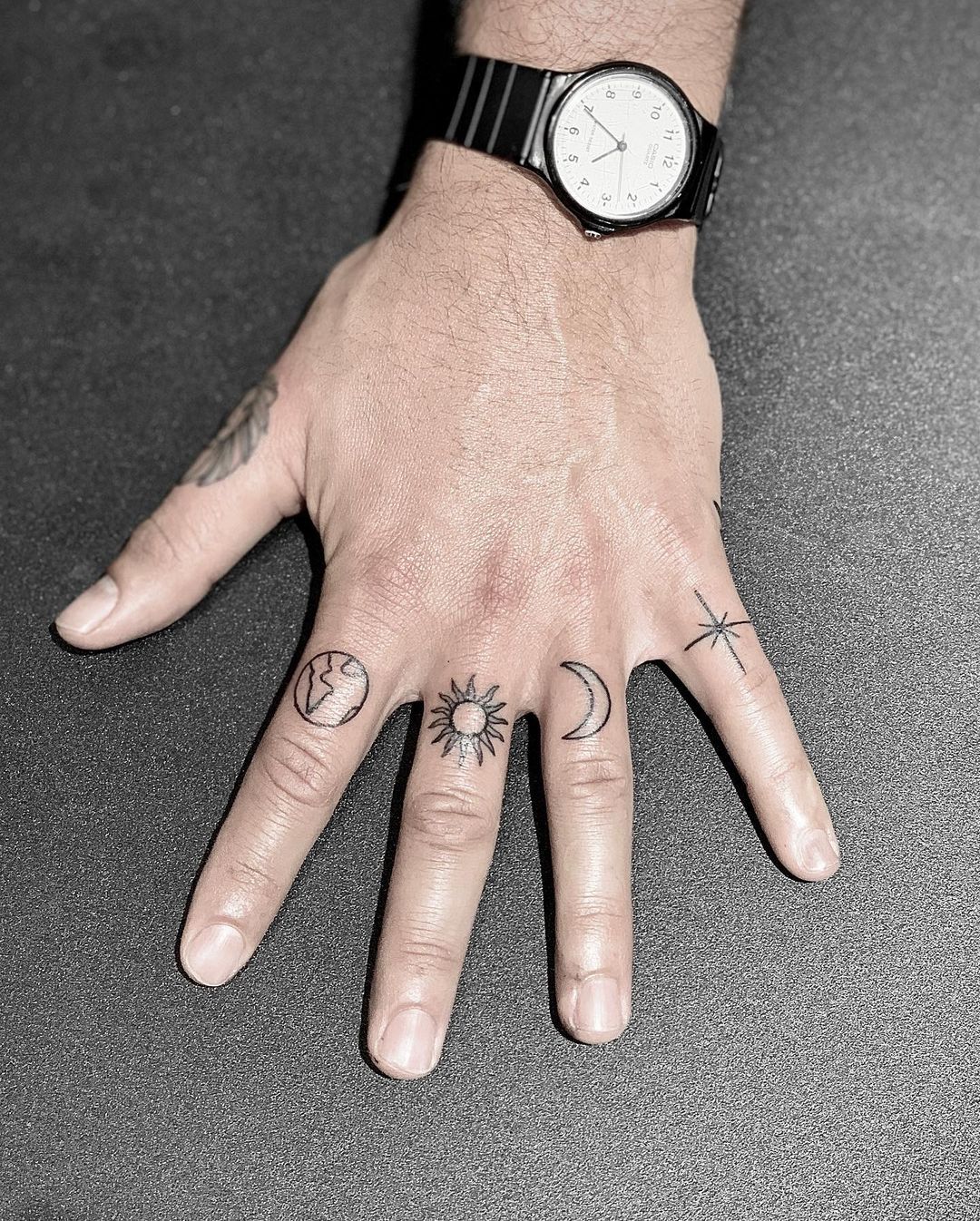 tatuagem no dedo 37