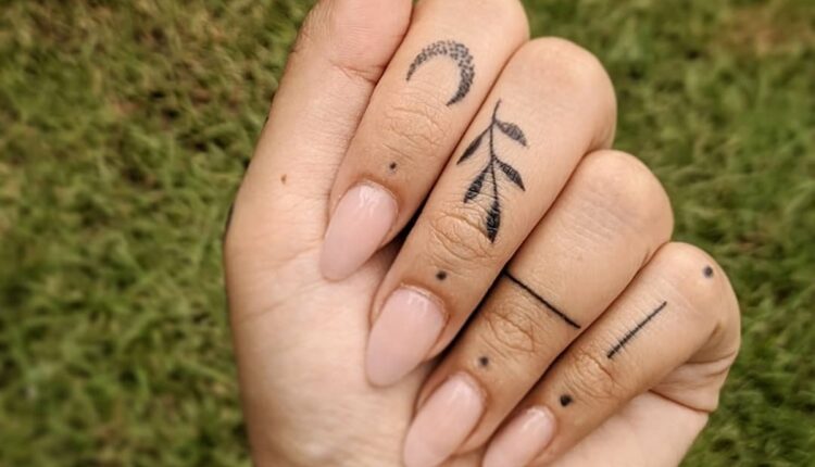 tatuagem no dedo